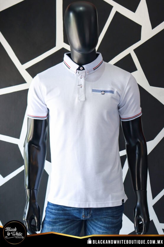 Polo blanca con rojo y azul