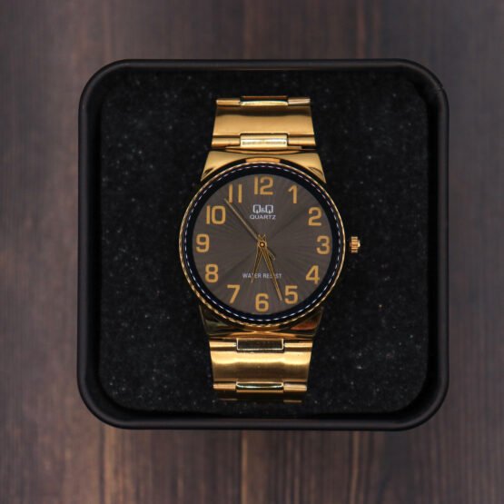 Reloj dorado con negro