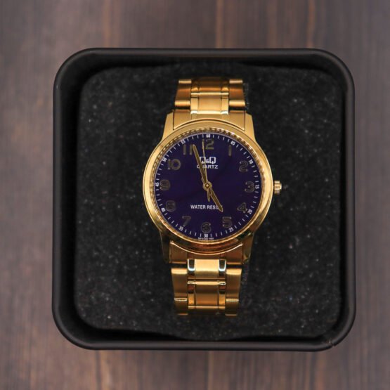 Reloj dorado con azul