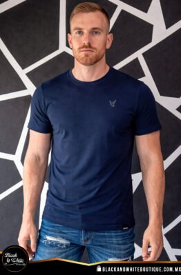 Playera azul marino básica